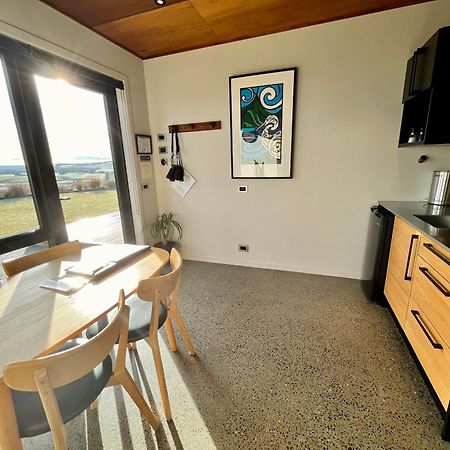テアナウ Fiordland Eco-Retreat -- Panoramic Views -- Hot Tubヴィラ エクステリア 写真