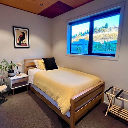 テアナウ Fiordland Eco-Retreat -- Panoramic Views -- Hot Tubヴィラ エクステリア 写真
