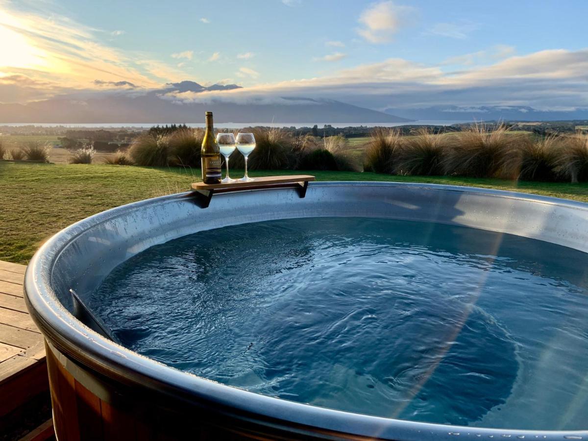 テアナウ Fiordland Eco-Retreat -- Panoramic Views -- Hot Tubヴィラ エクステリア 写真