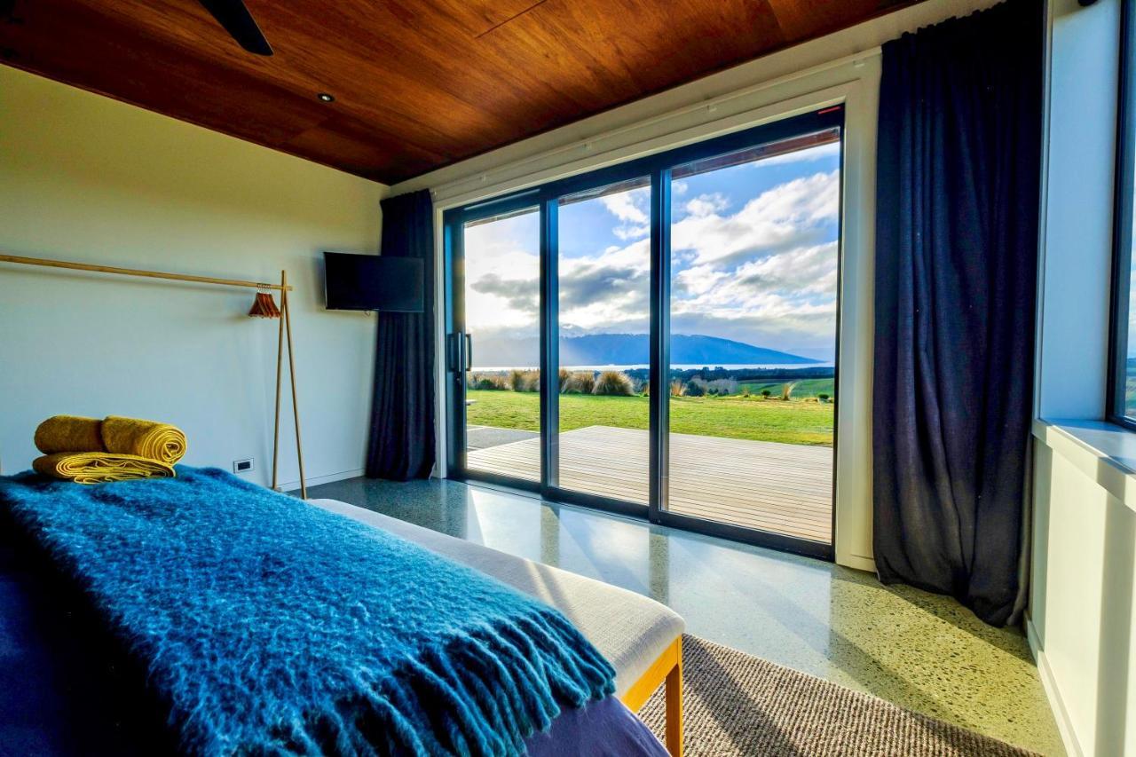 テアナウ Fiordland Eco-Retreat -- Panoramic Views -- Hot Tubヴィラ エクステリア 写真