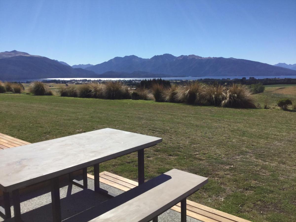 テアナウ Fiordland Eco-Retreat -- Panoramic Views -- Hot Tubヴィラ エクステリア 写真
