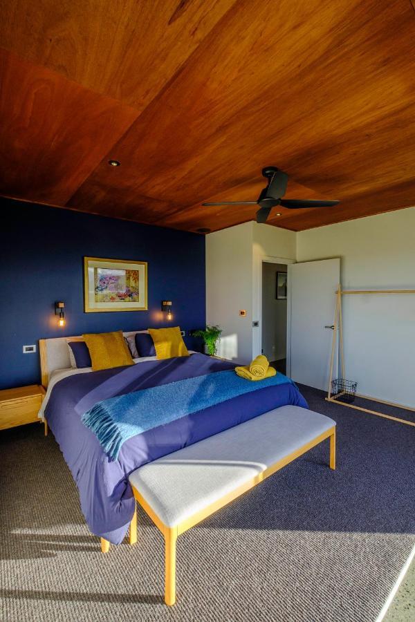 テアナウ Fiordland Eco-Retreat -- Panoramic Views -- Hot Tubヴィラ エクステリア 写真