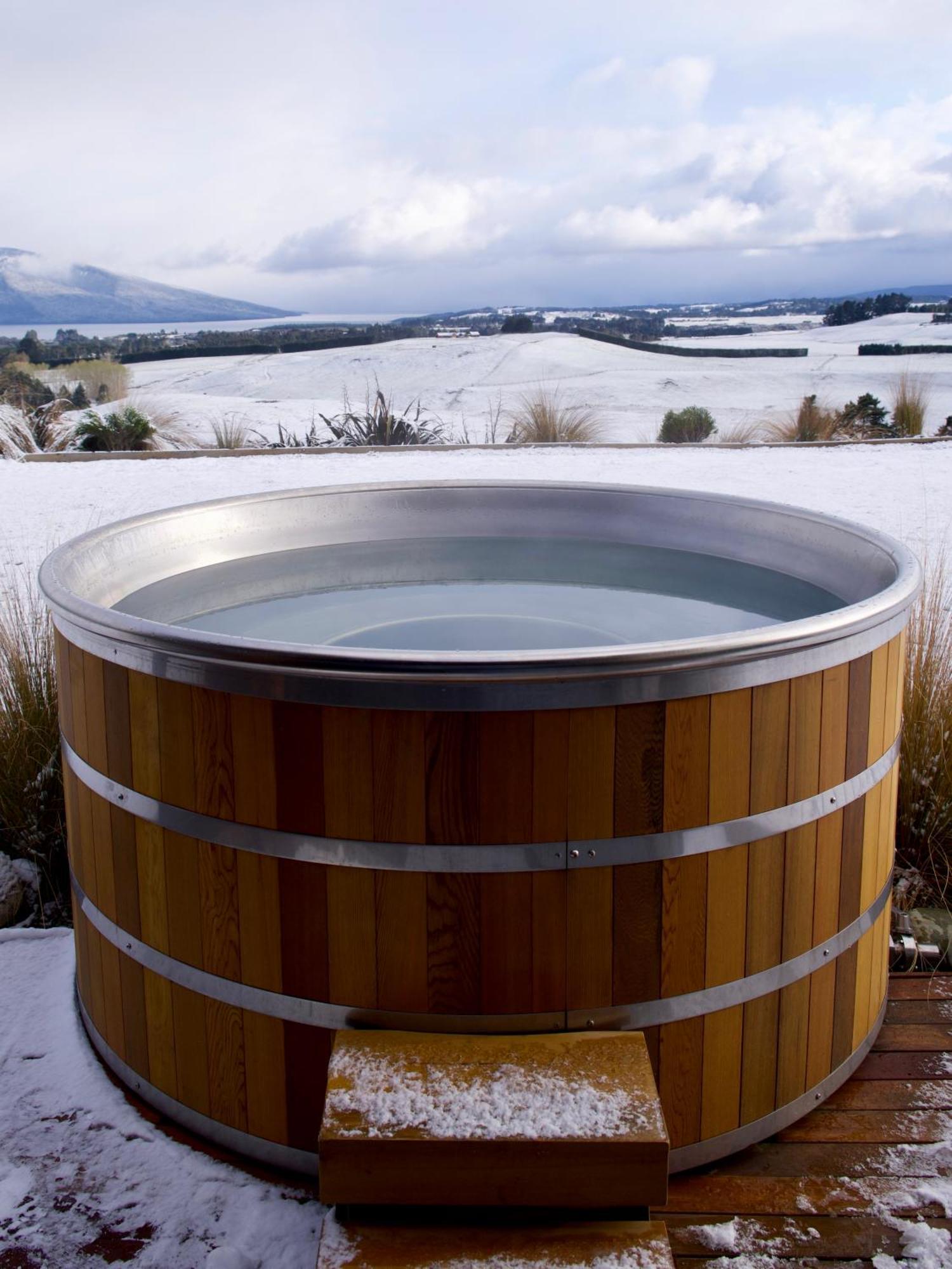 テアナウ Fiordland Eco-Retreat -- Panoramic Views -- Hot Tubヴィラ エクステリア 写真