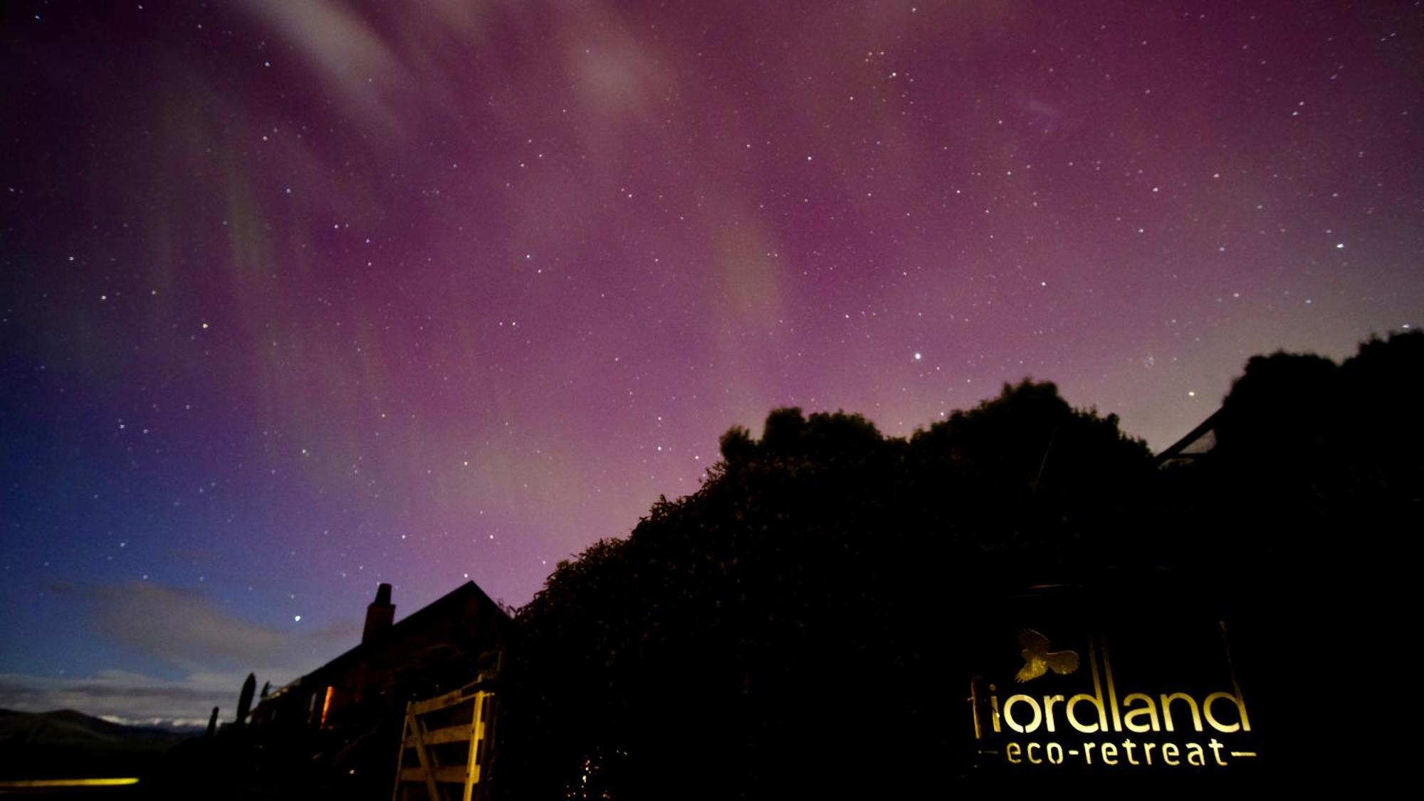 テアナウ Fiordland Eco-Retreat -- Panoramic Views -- Hot Tubヴィラ エクステリア 写真