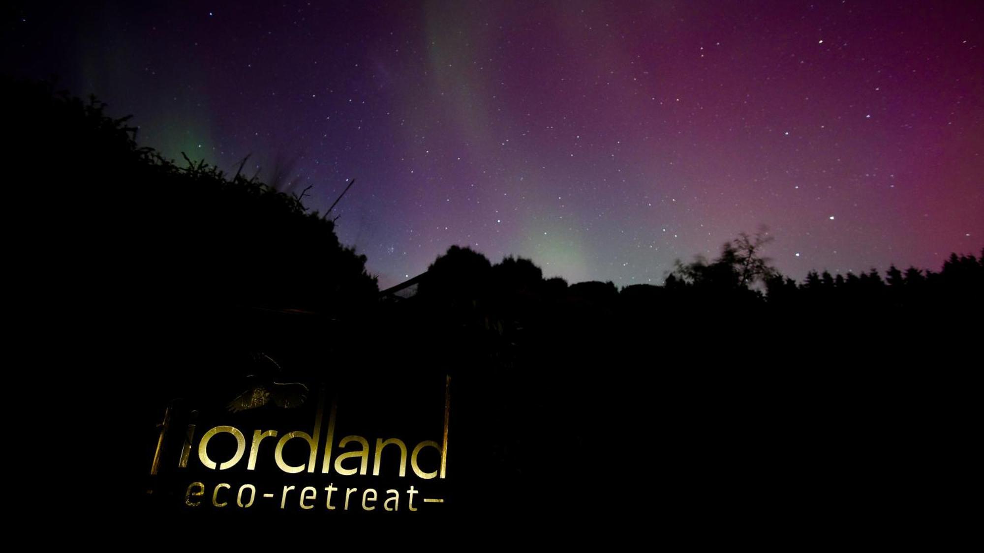 テアナウ Fiordland Eco-Retreat -- Panoramic Views -- Hot Tubヴィラ エクステリア 写真