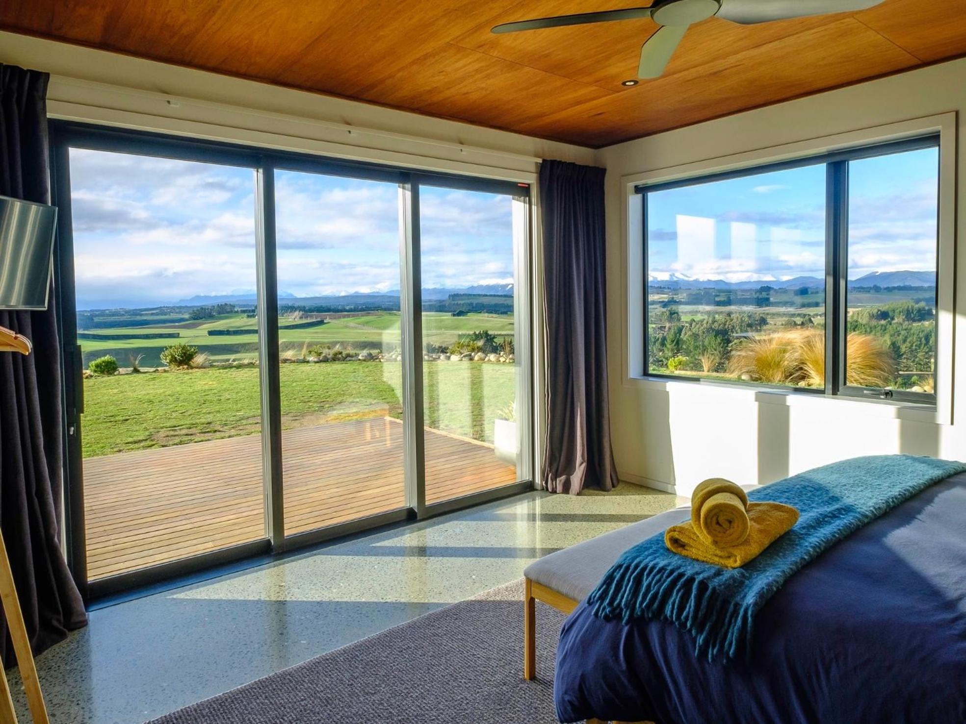テアナウ Fiordland Eco-Retreat -- Panoramic Views -- Hot Tubヴィラ エクステリア 写真
