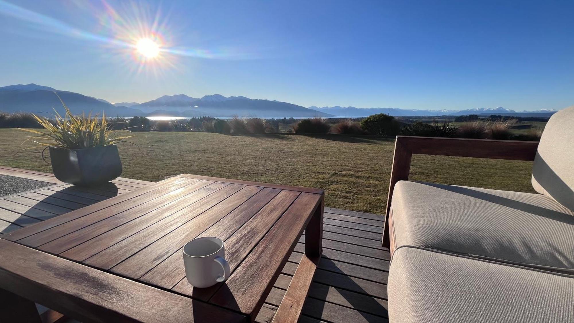 テアナウ Fiordland Eco-Retreat -- Panoramic Views -- Hot Tubヴィラ エクステリア 写真